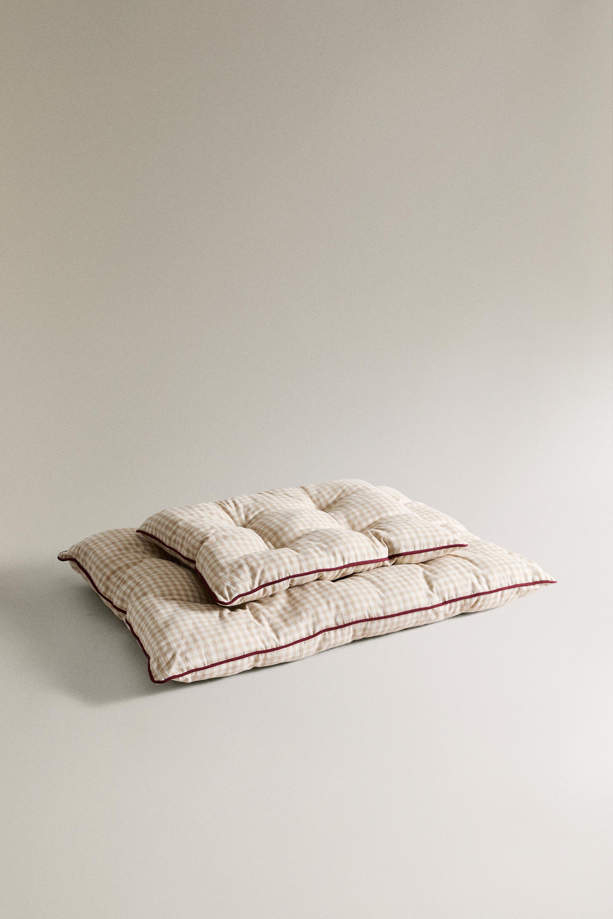 CHECKED PET FLOOR CUSHION WITH PIPING